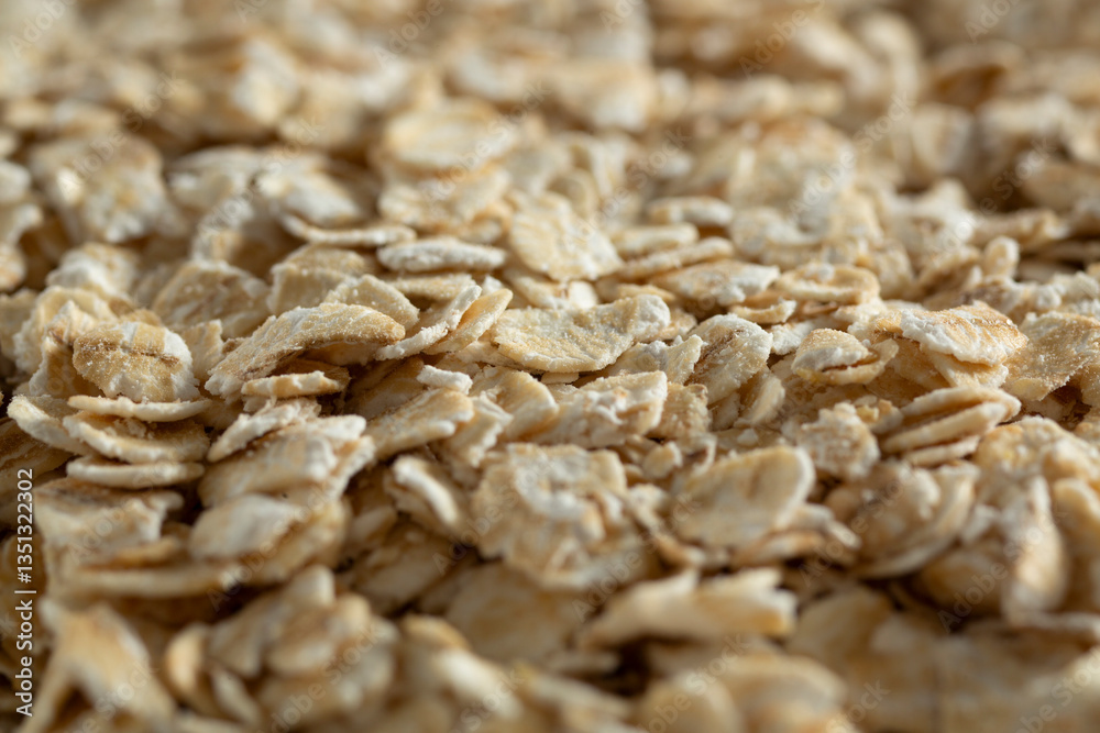 Obraz premium A closeup view of a pile of rolled oats.