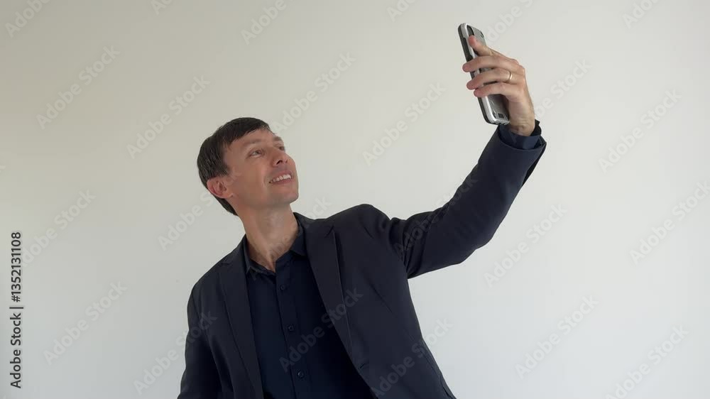homem de negócios com celular 