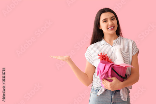 Young woman with cleaning s...