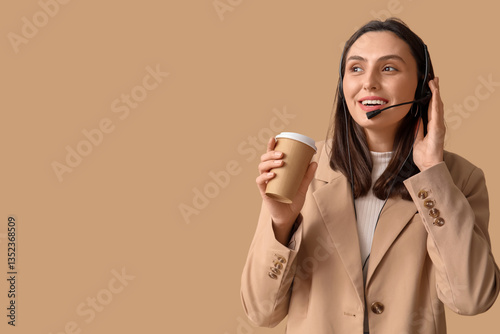 Female technical support ag...