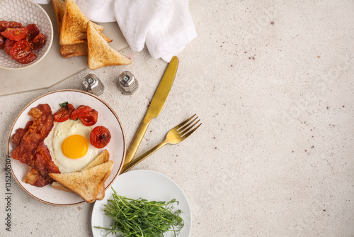 Delicious breakfast plate w...