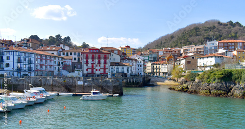 Mundaka village in the Urda...