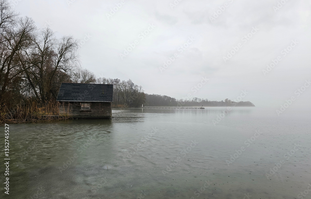 Obraz premium great views of Lake Müritz in the fog as a mystical and spooky moment