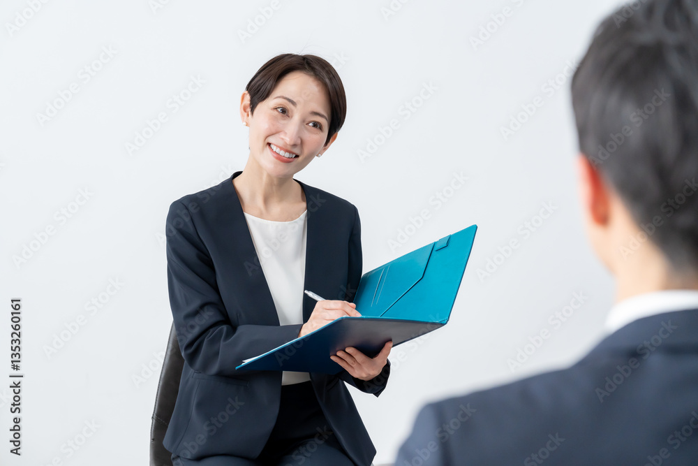 話をするビジネスウーマン 話をするビジネスウーマン
