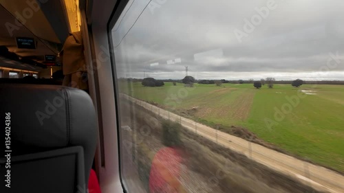 viajando en el Interior de un tren de alta velocidad. España, marzo de 2025.