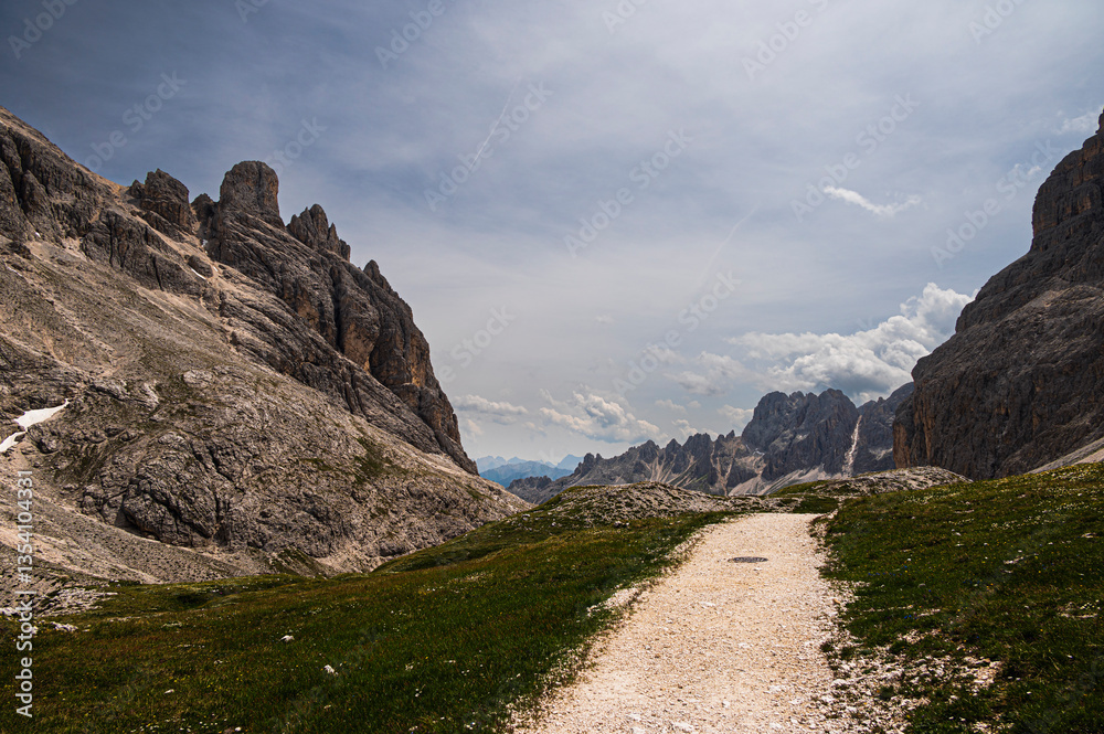 Obraz premium nature sceneries on the trail inside the Catinaccio mointain range, Vico di Fassa, Val di Fassa, Dolomites, Italy