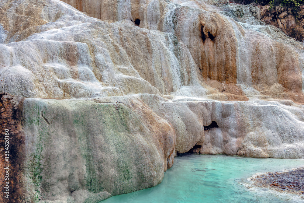 The hot spring in Bagni San Filippo is a real insider vacation in Val d'Orcia.