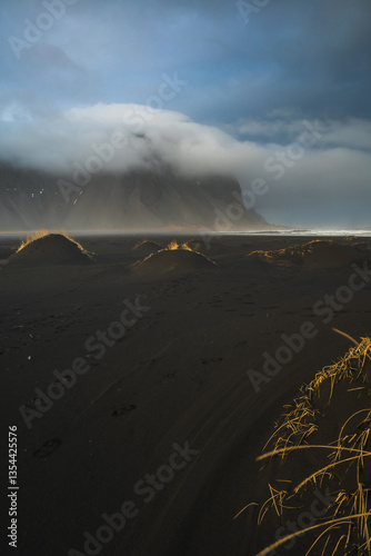 Obraz na płótnie Iceland's diverse landscape features majestic mountains, dramatic coastlines, glaciers, and volcanic fields. A land of contrasts, where fire meets ice, offering breathtaking views for nature and trave w salonie