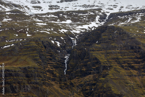 Obraz na płótnie Iceland's diverse landscape features majestic mountains, dramatic coastlines, glaciers, and volcanic fields. A land of contrasts, where fire meets ice, offering breathtaking views for nature and trave w salonie