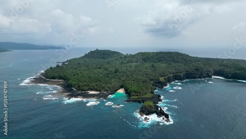 Foto Aerial view from Bateria beach and the Ilheu das Rolas