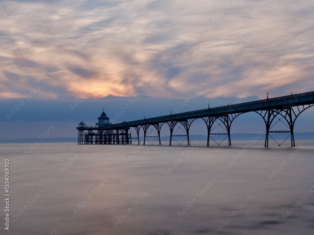 Obraz premium pier at sunset