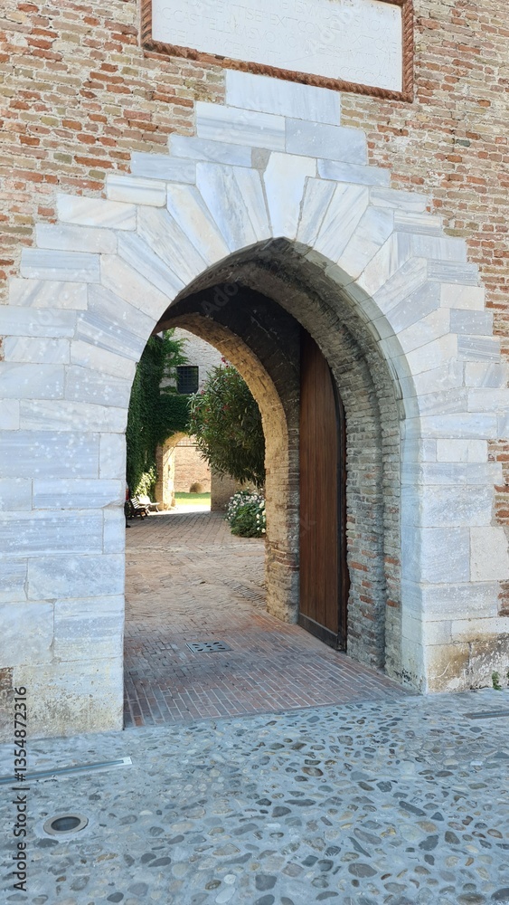 Fototapeta premium Old Archway in an Ancient Building