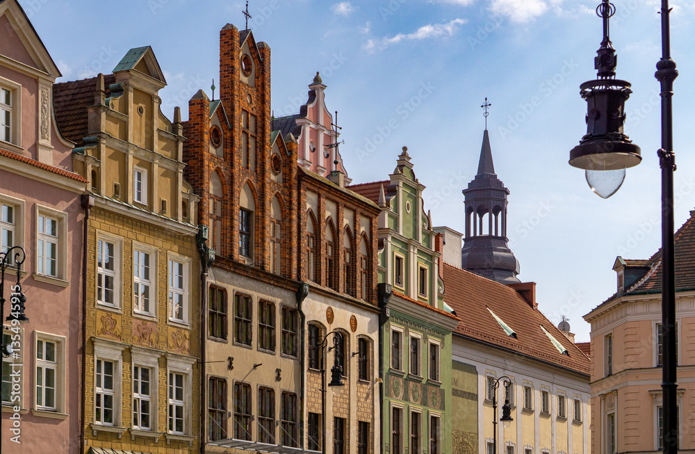 Fototapeta premium beautiful renovated tenement houses on the old market square in Poznan in Poland. decorated tenement houses after renovation. old beautiful urban architecture against the blue sky spring.