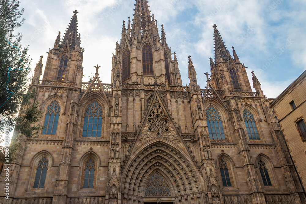 Fototapeta premium Facade of Cathedral of the Holy Cross and Saint Eulalia, also known as Barcelona Cathedral in Barcelona, Spain