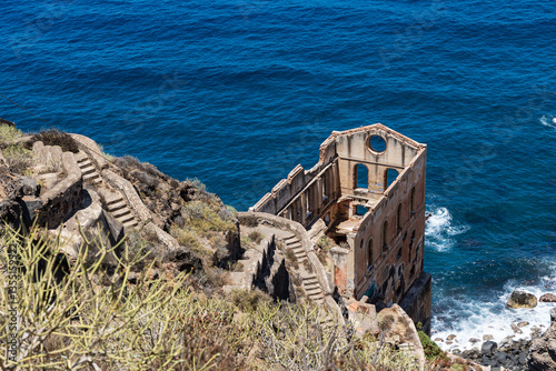 Obraz na płótnie Ruin of former water elevator La Gordejuela, aka Casa Hamilton, Los Realejos, Tenerife, Spain w salonie