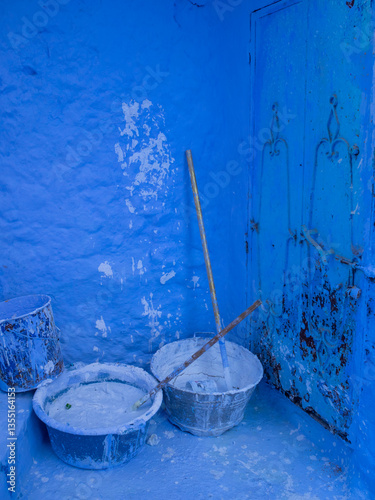 Obraz na płótnie The indigo blue paint of Chefchaouen, Morocco w salonie
