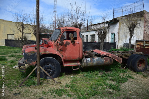 Viejo taller de autos rural