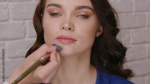 Expert Application of Makeup Techniques for Achieving a Beautiful and Natural Appearance