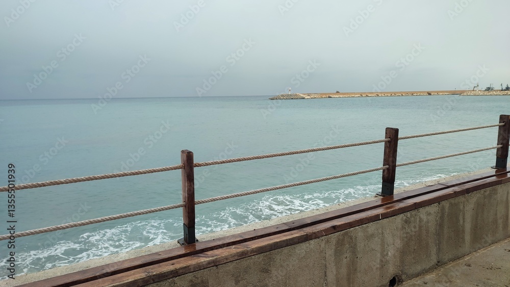 Naklejka premium rope fence of embankment in cloudy weather in turkey