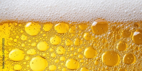 Imagen de cerveza dorada con burbujas