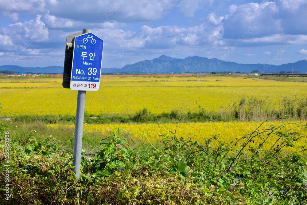 Bike Route Marker on Yeongsangang Bike Path in Muan Bike Route Marker on Yeongsangang Bike Path in Muan