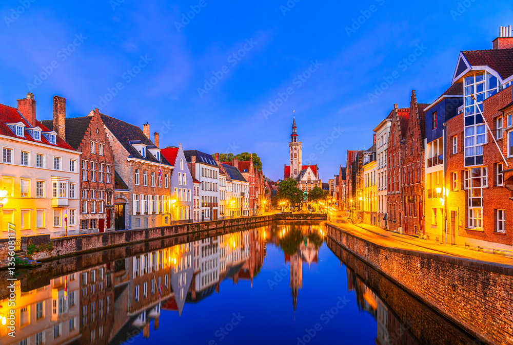 Naklejka premium Bruges, Belgium: Night view of the Burg quarter from Spiegelrei canal