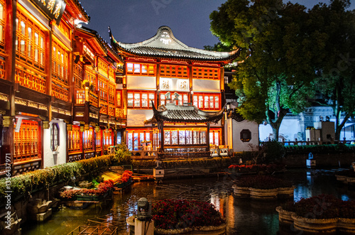 Canvas Print night view of chinese temple