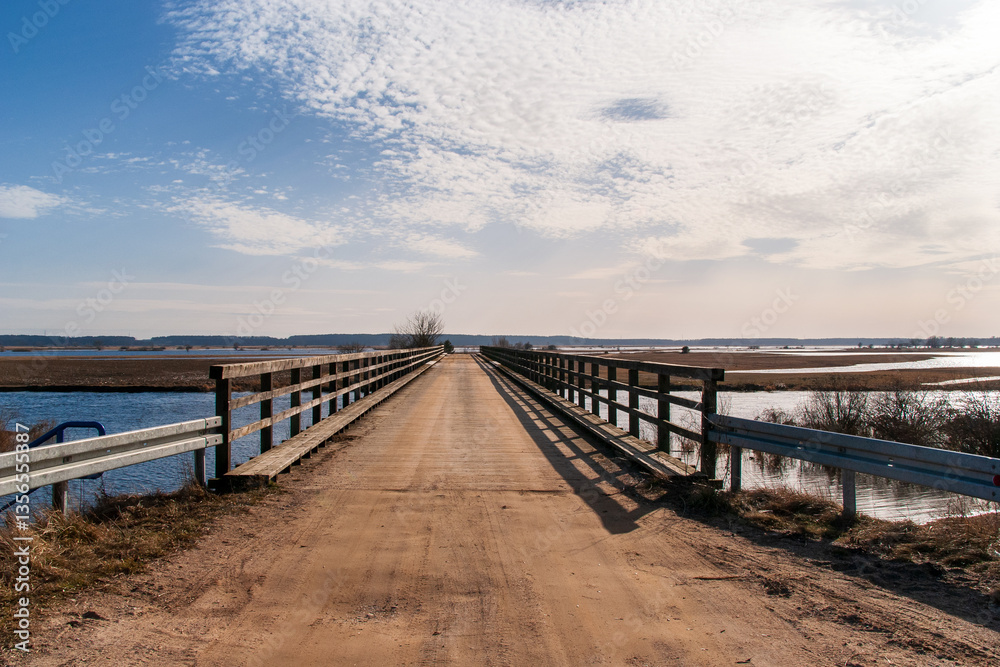 Wiosenne rozlewiska rzeki Narwi, Podlasie, Polska
