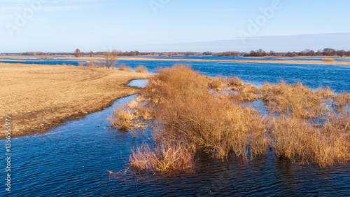 Wiosenne rozlewiska rzeki Narwi, Podlasie, Polska