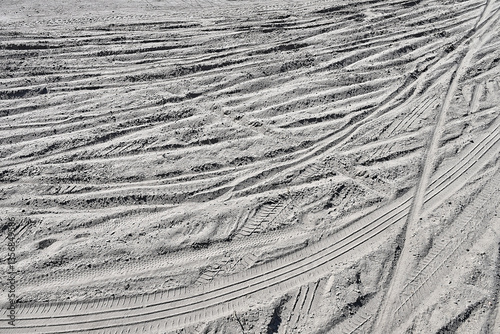 Obraz na płótnie Multiple Bicycle tire tracks in a sandy road w salonie