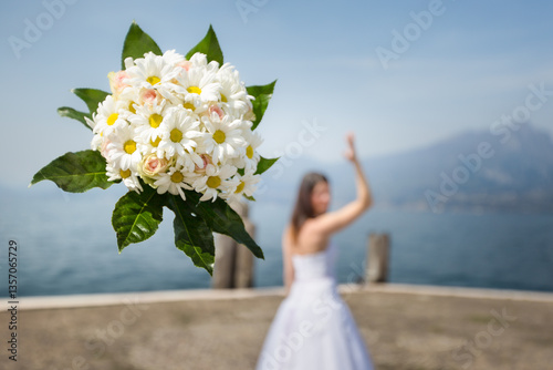 lancio bouquet matrimonio