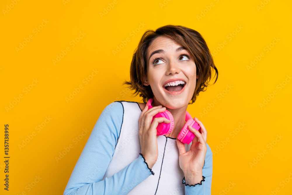 Φωτογραφία Photo of cheerful dreamy lady dressed shirt enjoying songs earphones looking emp