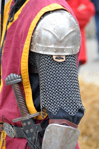 Mittelalterliches Ritterkostüm photo