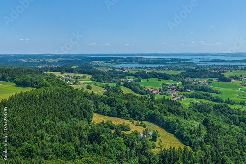 Herrlicher Blick ins Chiemgau rund um den Höhenzug Ratzinger Höhe bei Rimsting