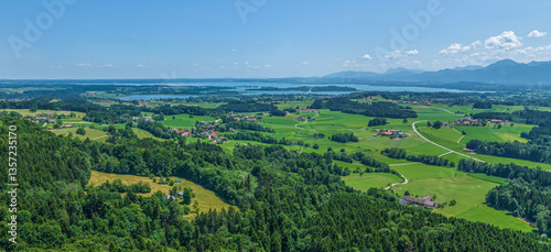 Obraz na płótnie Das oberbayerische Alpenvorland zwischen Chiemsee und Simssee von oben w salonie