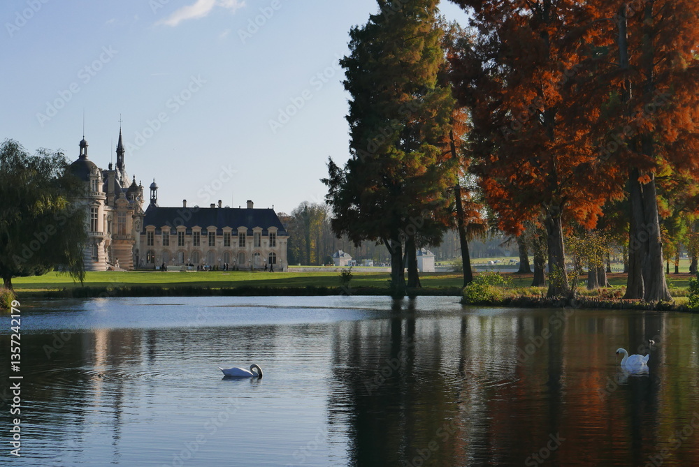 Fototapeta premium Parc du château de Chantilly en automne. France