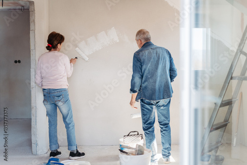 Quadro su tela Senior husband and wife repainting the walls.