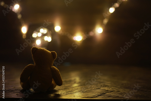 Papier peint Lonely Teddy Bear with Fairy Lights in Cozy Dim Lighting for Conceptual Photogra