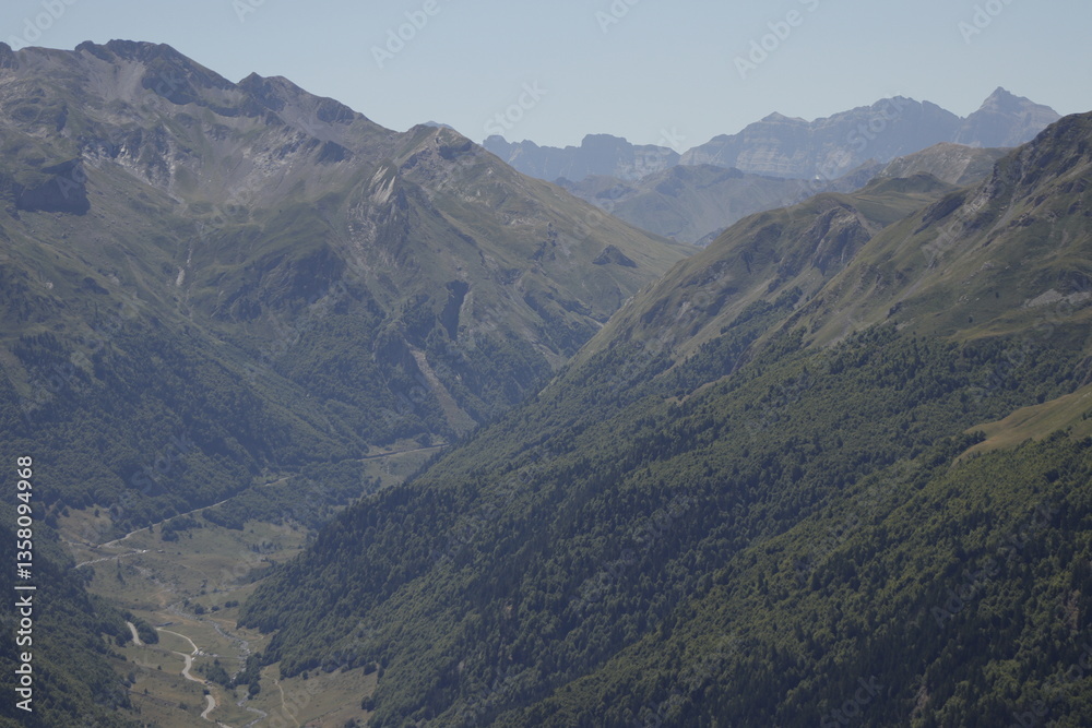 Naklejka premium ARTOUSTE LARUNS. PIRINEO FRANCES. EUROPA. 