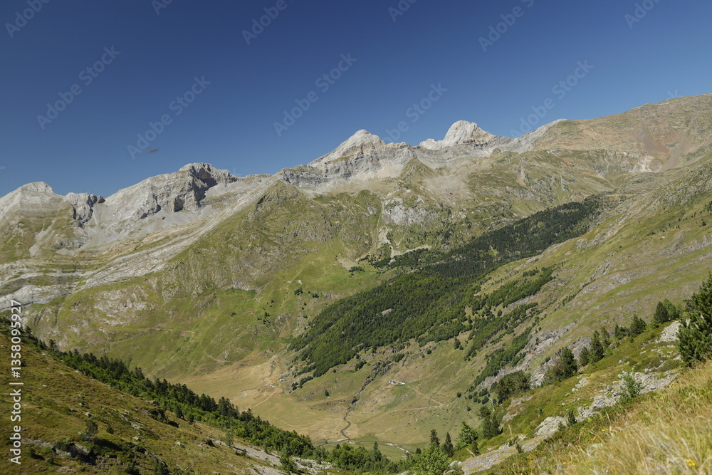 Fototapeta premium ARTOUSTE LARUNS. PIRINEO FRANCES. EUROPA. 