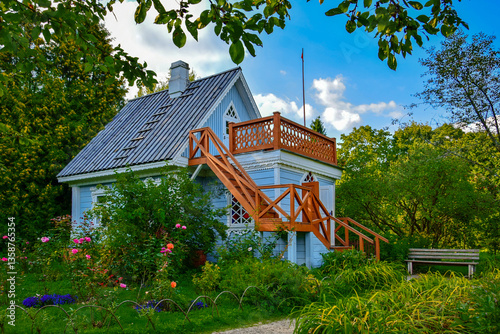 Schilderij op canvas Blue summer house in the courtyard of Chekhov Estate, Moscow region of Russia