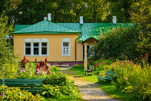 Schilderij op canvas Sunny day in Chekhov Estate courtyard, Moscow region of Russia