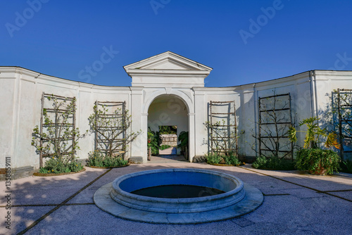 Obraz na płótnie Entrance gate in the garden of Capodimonte park in Naples, Italy. w salonie