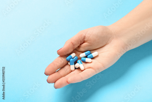 Female hand and pills on bl...
