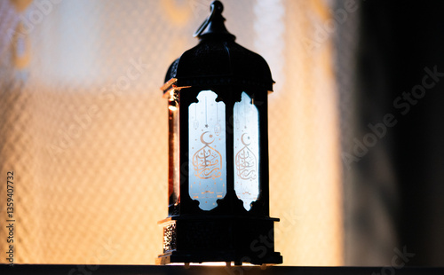 Obraz na płótnie ornamental Arabic lantern Ramadan and Eid al-Fitr greeting card. The arabic calligraphy translation is Ramadan Mubarak w salonie