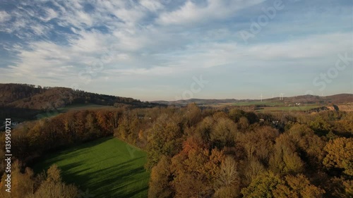 Herbstfarben im Sauerland - Windenergie und Steinbruch 