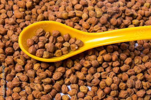 Obraz na plátně Organic Brown Chickpeas in a Spoon