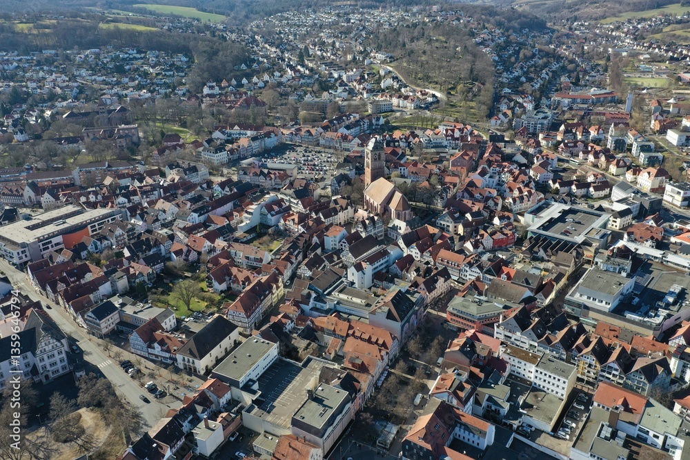 Obraz premium Bad Hersfeld aus der Luft | Die Stadt Bad Hersfeld in Hessen aus der Vogelperspektive