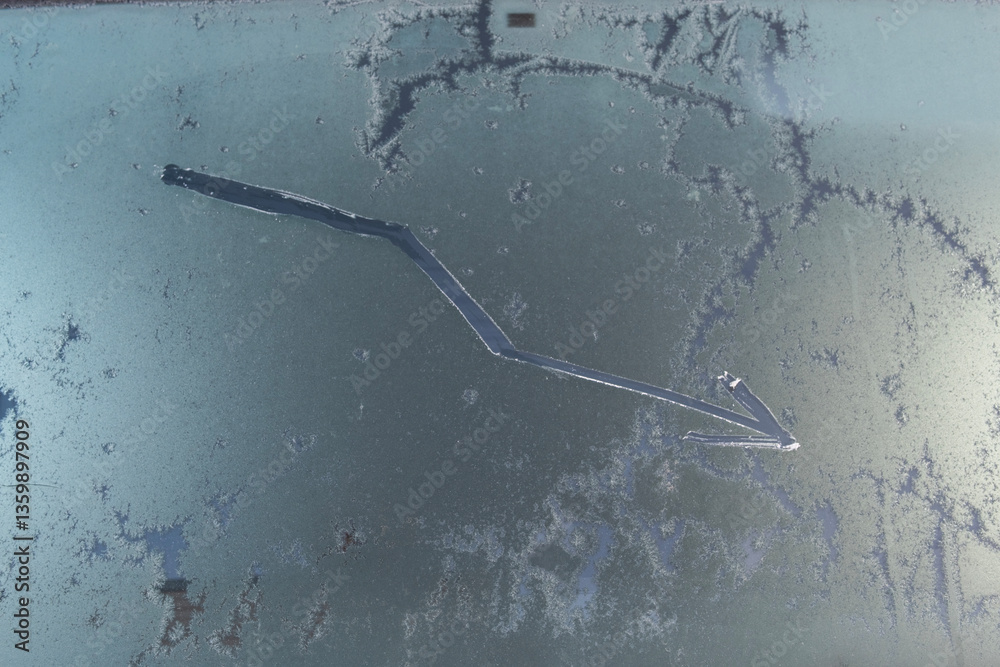 Naklejka premium A chart of a fall drawn on a frozen car window, the concept of falling quotes, sales, etc.