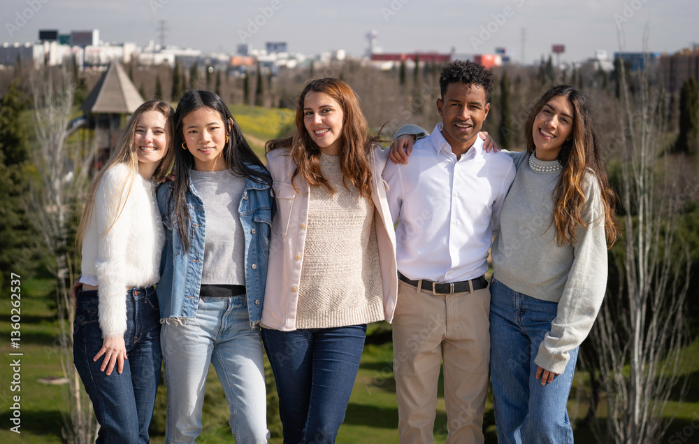 Obraz premium Front view of happy multi-ethnic students enjoying time together in a park